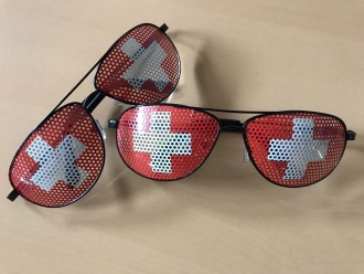 Pilotenbrille mit Schweizer-Kreuz